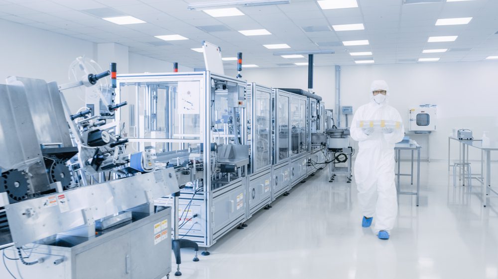 Shot,Of,Sterile,Pharmaceutical,Manufacturing,Laboratory,Where,Scientists,In,Protective
